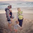  Sur sa page Instagram, Elsa Pataky a ajout&eacute; une photo d'elle en famille le 27 octobre 2014 