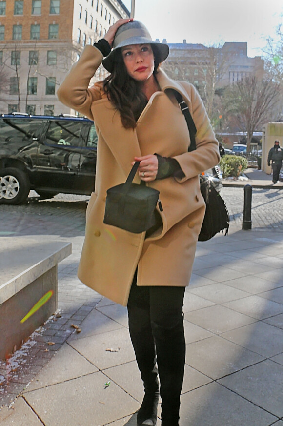 Liv Tyler a accouché il y a six jours, elle est photographiée dans les rues de New York le 19 février 2015