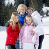 Le roi Willem-Alexander des Pays-Bas, la reine Maxima, la princesse Beatrix et les princesses Catharina-Amalia, Alexia et Ariane ont posé pour la presse le 23 février 2015 lors de la traditionnelle séance photo de leurs vacances aux sports d'hiver en Autriche, à Lech am Arlberg.