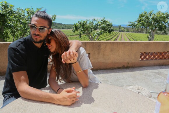 Exclusif - Rendez-vous avec Julien Guirado et Vanessa Lawrens (le couple qui fait le buzz dans Les Anges de la télé réalité 6) au Domaine de Beaulieu. Ils ont passé leurs vacances et préparé leur nouveau projet fashion hors télé-réalité, invités dans ce domaine viticole de Saint-Tropez. Le 16 mai 2014.