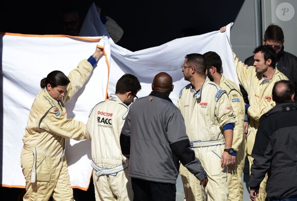 Fernando Alonso (McLaren) a été victime d'une violente sortie de piste, à Montmelo en Espagne le 22 février 2015. Il a été emmené à l'hôpital mais le scanner a démontré qu'il n'était pas blessé avant de sortir trois jours plus tard.