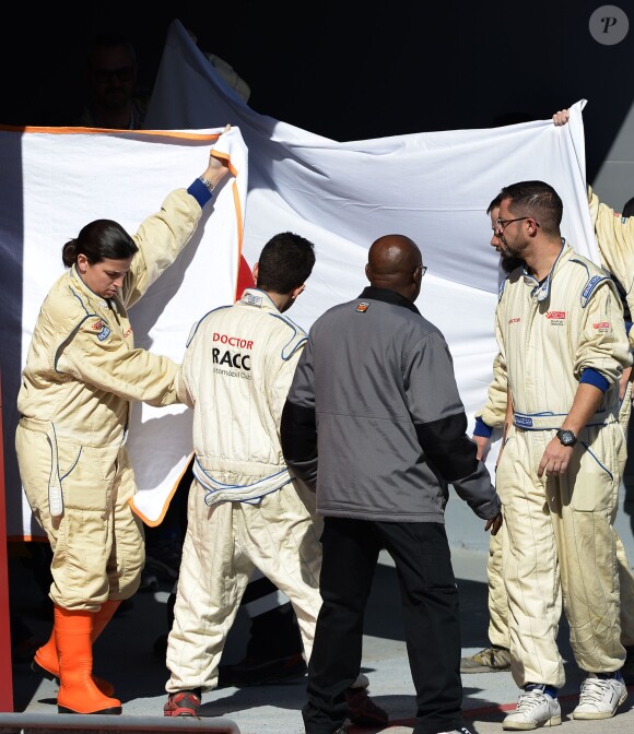 Fernando Alonso (McLaren) a été victime d'une violente sortie de piste, à Montmelo en Espagne le 22 février 2015. Il a été emmené à l'hôpital mais le scanner a démontré qu'il n'était pas blessé avant de sortir trois jours plus tard.