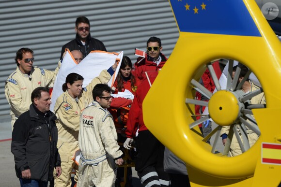 Fernando Alonso (McLaren) a été victime d'une violente sortie de piste, à Montmelo en Espagne le 22 février 2015. Il a été emmené à l'hôpital mais le scanner a démontré qu'il n'était pas blessé avant de sortir trois jours plus tard.