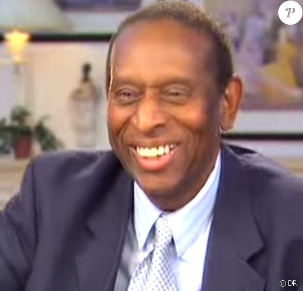 Earl Lloyd, premier Noir américain à jouer en NBA, est mort le 26 février 2015.
