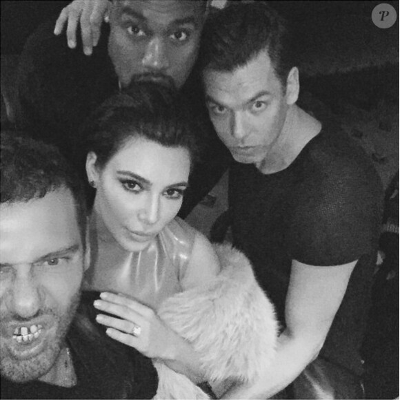 Mert Alas, Kim Kardashian, Kanye West et Marcus Piggott à l'Annabel's. Londres, le 26 février 2015.