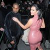 Kim Kardashian et Kanye West arrivent à l'Annabel's pour la soirée d'anniversaire du photographe Mert Alas. Londres, le 26 février 2015.