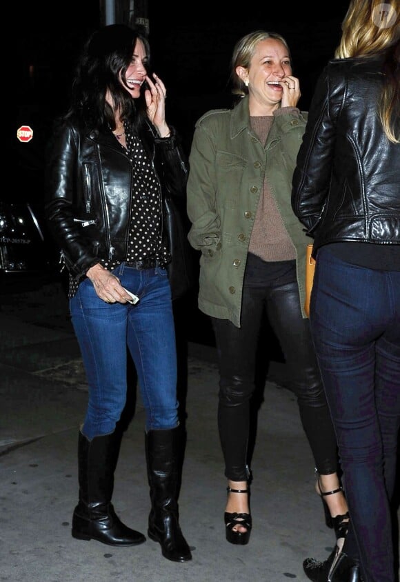 Courteney Cox, Jennifer Meyer et Sara Foster ont passé la soirée entre filles et sont allées dîner dans un restaurant italien à Santa Monica. Le 24 février 2015