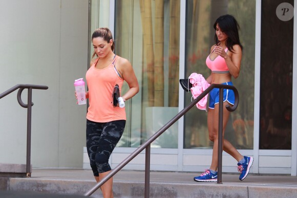 Kelly Brook quitte la salle de sport Equinox à Los Angeles, le jeudi 26 février 2015.