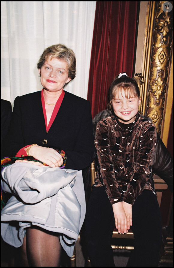 Marie-Ange Casta avec sa mère lors d'un défilé de Laetitia Casta pour Saint Laurent en 1999