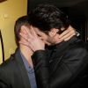 Christophe Beaugrand et Baptiste Giabiconi simulent un baiser - Soirée "Giabiconistyle.com opening" au Vip Room à Paris le 28 février 2015