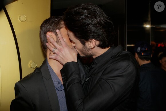 Christophe Beaugrand et Baptiste Giabiconi simulent un baiser - Soirée "Giabiconistyle.com opening" au Vip Room à Paris le 28 février 2015