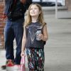 Exclusif - Tori Spelling emmène ses enfants Liam et Stella faire du shopping chez Skechers à Encino, le 1er mars 2015.  