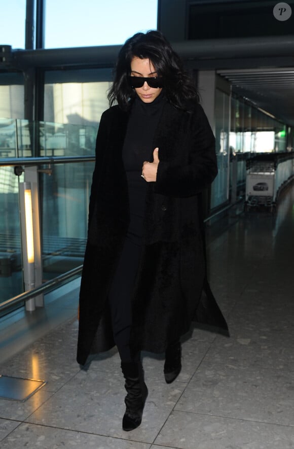 Kim Kardashian à l'aéroport d'Heathrow à Londres le 27 février 2015.