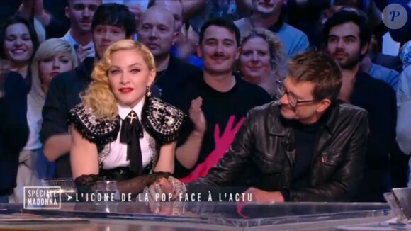 Madonna et Luz de "Charlie Hebdo" sur le plateau du Grand Journal de Canal+, le 2 mars 2015.