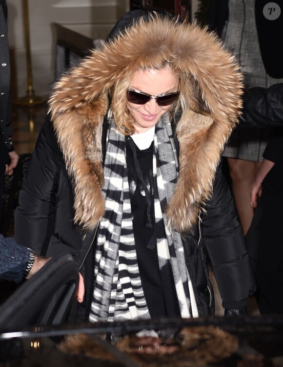 La chanteuse Madonna à la sortie de son hôtel à Paris le 3 mars 2015.