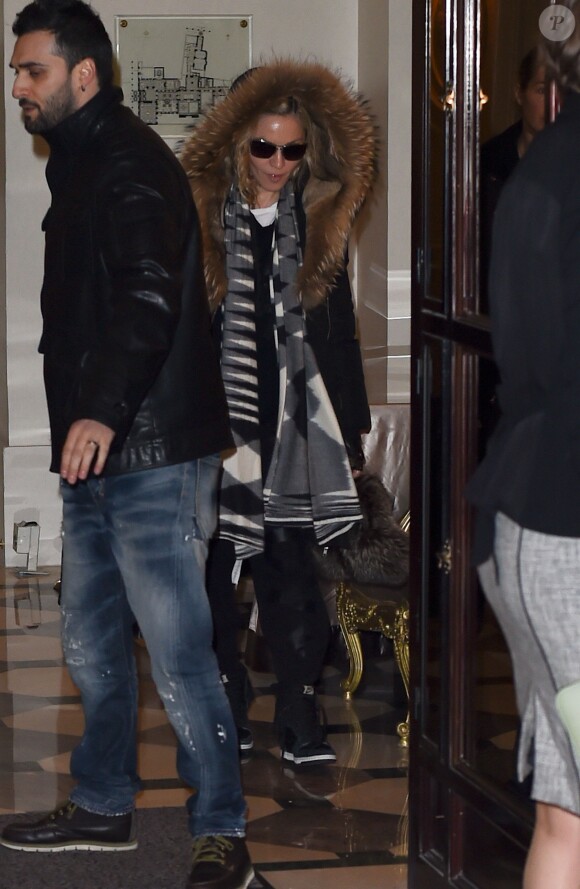 La chanteuse Madonna à la sortie de son hôtel à Paris le 3 mars 2015 