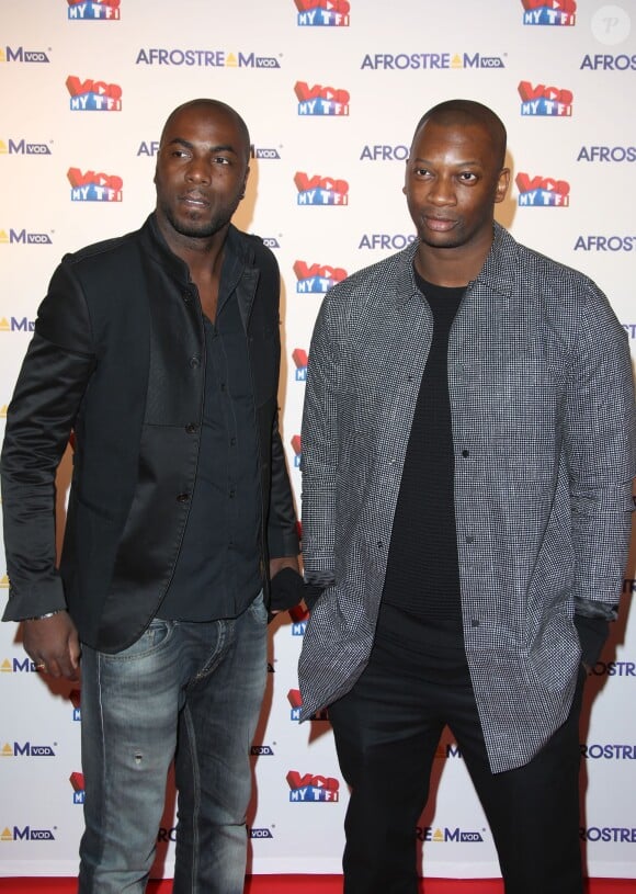 Dave Siluvangi et Singuila (Bedaya Singuila N'Garo) assistent au lancement du label AfrostreamVOD chez TF1 à Boulogne-Billancourt, le 4 mars 2015.