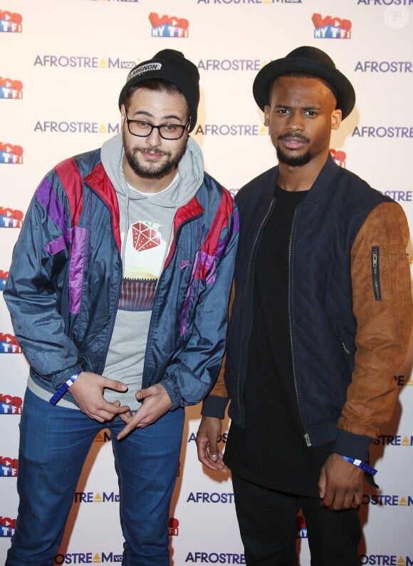 Hakim Jemili et Jérémie Dethelot (Le Woop) assistent au lancement du label AfrostreamVOD chez TF1 à Boulogne-Billancourt, le 4 mars 2015.