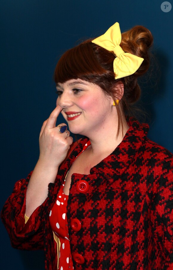 Luce (Nouvelle Star) - Vernisage de l'exposition de Philippe Katerine "Comme un ananas" à Paris. Le 3 avril 2012.