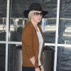 Jennie Garth arrive à l'aéroport de Los Angeles, le 27 octobre 2014.  