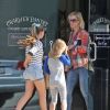 Exclusif - Jennie Garth va déjeuner avec ses filles Lola et Fiona à Studio City, le 31 mars 2014.  