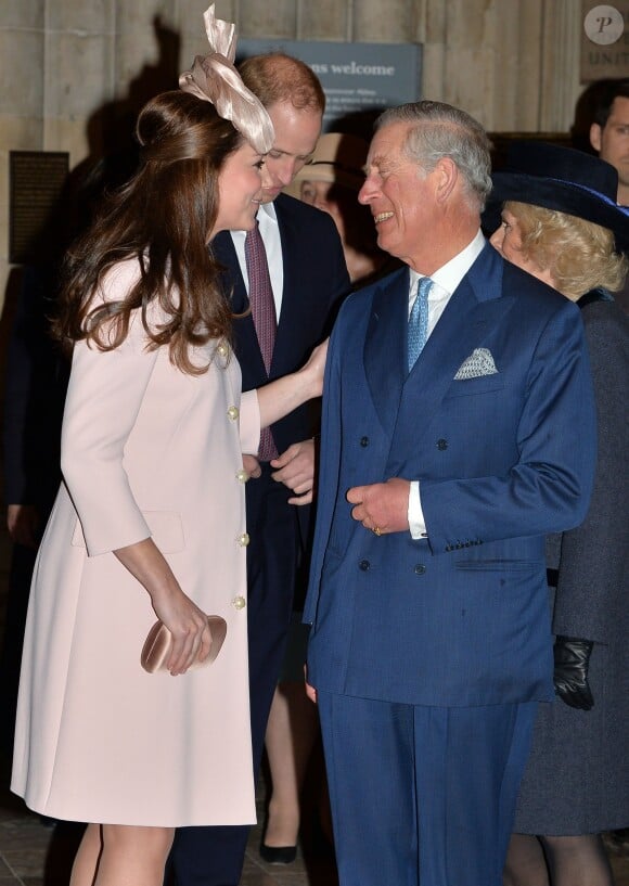 La duchesse de Cambidge retrouve son beau-père le prince Charles après la révélation de sa frustration concernant son petit-fils le prince George... Kate Middleton, enceinte, assistait avec le prince William au service organisé à l'abbaye de Westminster pour le Commonwealth Day, le 9 mars 2015 à Londres.
