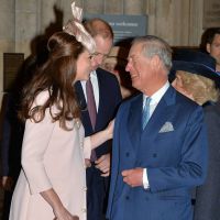 Kate Middleton, enceinte: Maligne avec ses mini-rondeurs face à Charles, frustré