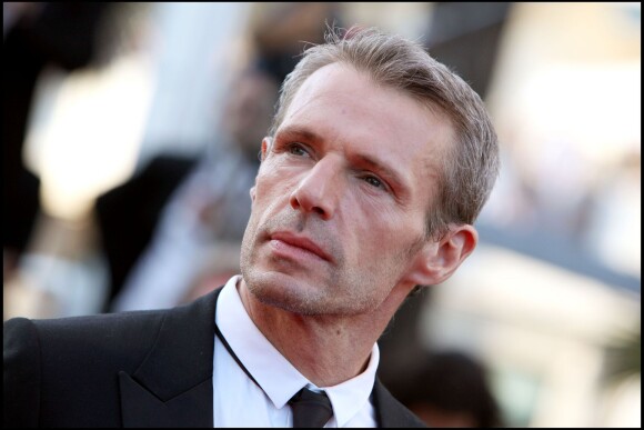 Lambert Wilson lors de la présentation du film Des hommes et des dieux au Festival de Cannes le 18 mai 2010