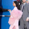 Rihanna arrive dans les studios d'ABC pour prendre part à l'émission Good Morning America. New York, le 13 mars 2015.