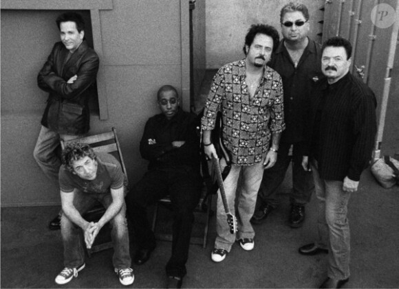 Toto a eu la douleur d'annoncer la mort de son ancien bassiste Mike Porcaro (à gauche), survenue le 15 mars 2015. Atteint de la maladie de Charcot, il avait 59 ans.