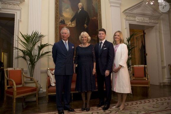 Le prince Charles et Camilla Parker-Bowles ont rencontré l'ambassadeur des Etats-Unis au Royaume-Uni Matthew Barzun et sa femme Brooke Barzun lors d'une soirée donnée en l'honneur des Américains vivant et travaillant au Royaume-Uni à la résidence de l'ambassadeur des Etats-Unis à Londres, le 9 mars 2015.