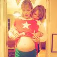 Jaime King a ajout&eacute; une photo &agrave; son compte Instagram le 2 mars 2015 pour annoncer que Taylor Swift serait la marraine de son deuxi&egrave;me enfant. 