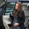 Kate Middleton, duchesse de Cambridge, enceinte de huit mois, visitait le 18 mars 2015 le foyer pour enfants Brookhill Children's Centre, à Woolwich, dans la banlieue est de Londres, notamment pour voir le travail qu'effectue l'association Home-Start auprès de parents vulnérables.