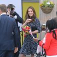 Kate Middleton, enceinte de huit mois, visitait le 18 mars 2015 le foyer pour enfants Brookhill Children's Centre, à Woolwich, dans la banlieue est de Londres, notamment pour voir le travail qu'effectue l'association Home-Start auprès de parents vulnérables.