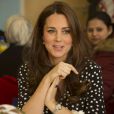 Kate Middleton, duchesse de Cambridge, enceinte de huit mois, a visité le 18 mars 2015 le foyer pour enfants Brookhill Children's Centre, à Woolwich, dans la banlieue est de Londres, notamment pour voir le travail qu'effectue l'association Home-Start auprès de parents vulnérables.