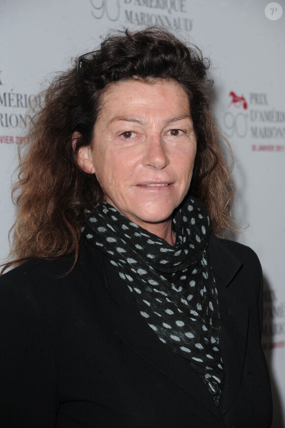 Florence Arthaud lors du 90e Prix d'Amérique à l'hippodrome de Vincennes le 30 janvier 2011