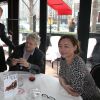 Exclusif - Tony Gomez vient saluer Josée Dayan, Catherine Frot et Julie Depardieu qui déjeunent ensemble pour préparer le tournage de "La tueuse caméléon", une fiction pour France 2 au restaurant Fouquet's à paris le 18 mars 2015.