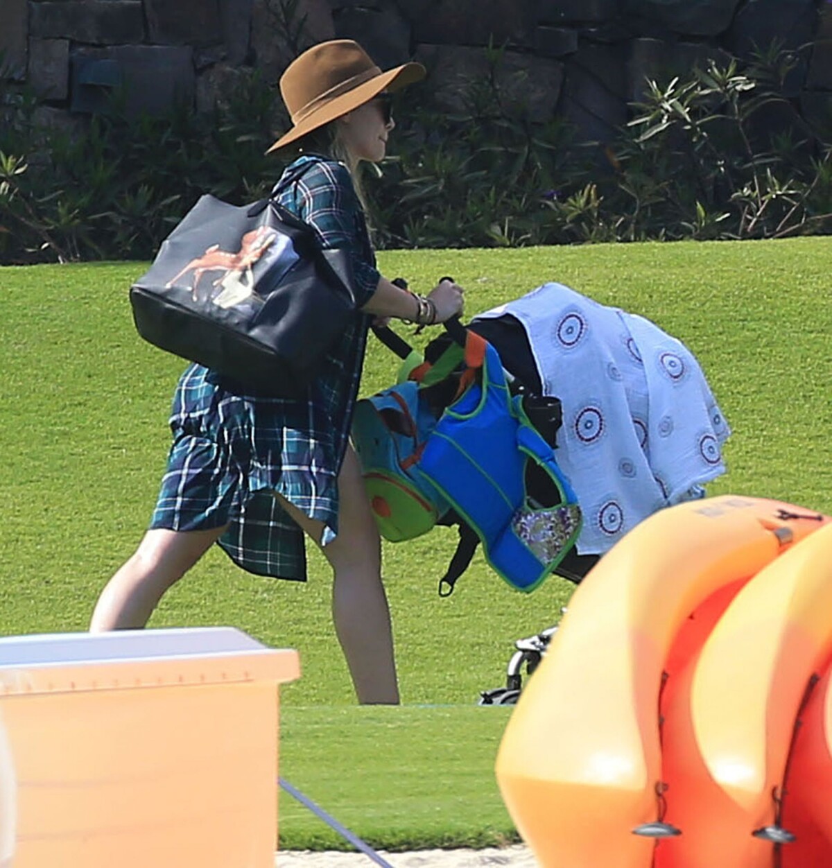 Vidéo : Exclusif - Hilary Duff s'amuse avec son fils Luca lors de ses