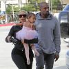 Kim Kardashian et Kanye West accompagnent leur fille North à sa leçon de danse classique. Woodland Hills, Los Angeles, le 19 mars 2015.