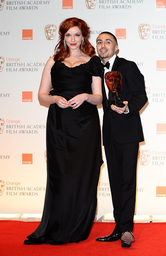 Adam Deacon avec Christina Hendricks et son Orange Rising Star Award en février 2012