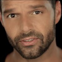 Ricky Martin : Touchant et superbe dans le clip de ''Disparo al corazón''