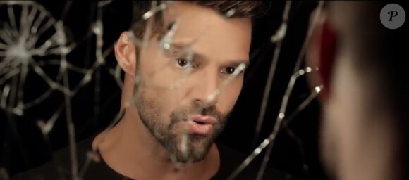 Le sexy Ricky Martin dans le clip de Disparo al Corazón