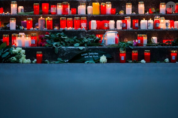 Bougies commémoratives en Allemagne devant le lycée Joseph-Koenig à Haltern am See, le 24 mars 2015