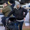 Zara Phillips et sa fille Mia lors d'un événement équestre dans le Gloucestershire le 25 janvier 2015.