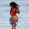 La sexy Angela Simmons profite d'un après-midi ensoleillé sur une plage de Miami. Le 23 mars 2015.