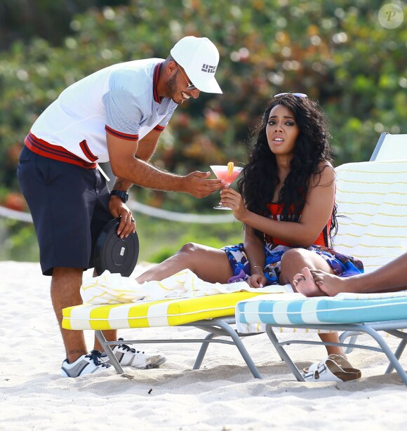 Angela Simmons profite d'un après-midi ensoleillé sur une plage de Miami. Le 23 mars 2015.