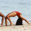 Angela Simmons et son amie Tiffany Lighty, deux bombes ultrasouples à la plage. Miami, le 23 mars 2015.