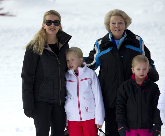 La princesse Mabel avec ses fille Luana et Zaria et la princesse Beatrix à Lech dans les Alpes autrichiennes le 17 février 2014
