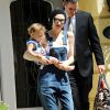 Gwen Stefani, son fils Apollo et son nouveau garde du corps quittent la maison des parents de Gwen. Los Angeles, le 27 mars 2015.