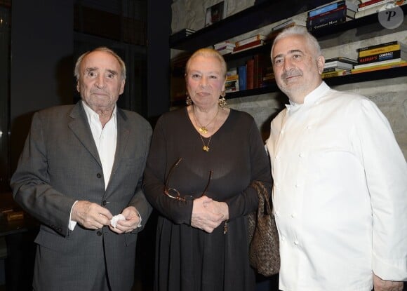 Claude Brasseur avec sa femme et Guy Savoy - Soirée pour les 12 ans de l'Atelier du Maître Albert à Paris, le 30 mars 2015. 